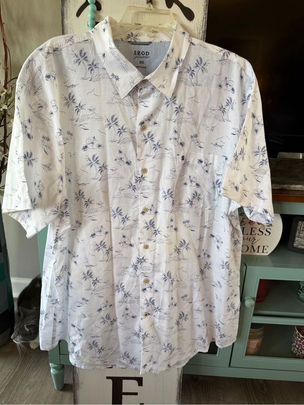 Izod Men’s White Short-Sleeve Button-Down with Navy Tropical Print Size XXL
